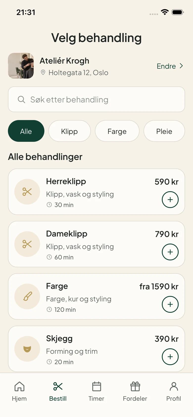 Bestill i Stamly-appen: salongen øverst, et søkefelt og listen over behandlinger med pris og varighet.